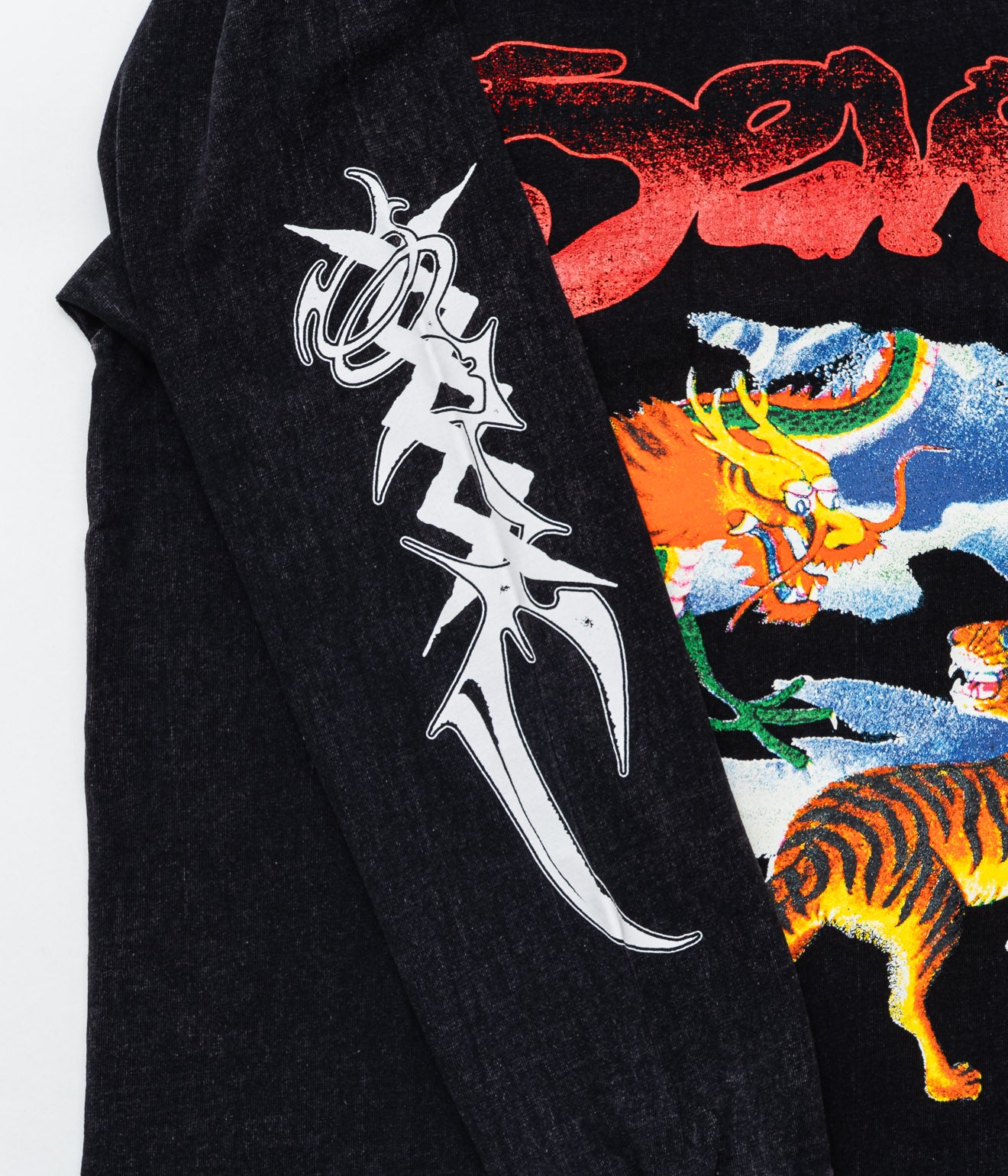 DEVÁ STATES "GFX L/S Tshirt -MENACE-" Washed Black